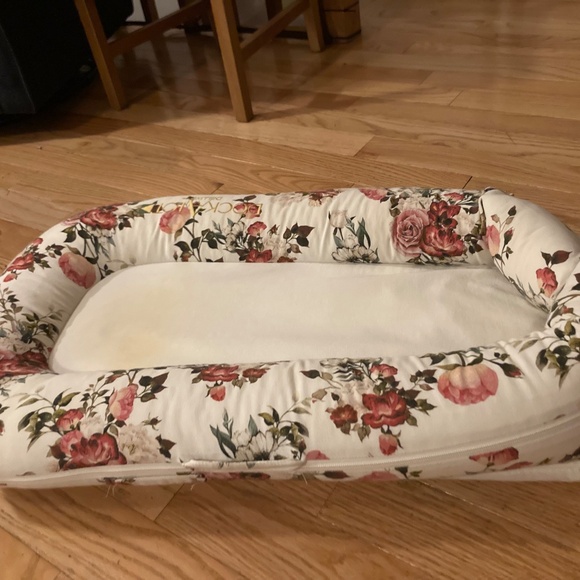 Dock A Tot DockAtot Deluxe Plus Dock La Vie en Rose Floral Roses 0-8 Months - Picture 2 of 2